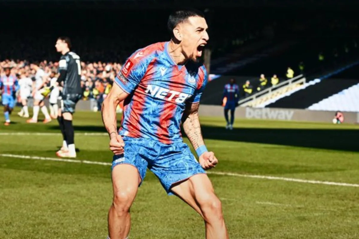 Daniel Muñoz está intratable con Crystal Palace - Foto: Tomada de @CPFC