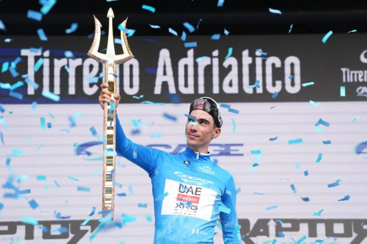 Tirreno-Adriático; Milan ganó la última etapa y Ayuso se quedó con el tridente - Foto: Tomada de @TirrenAdriatico