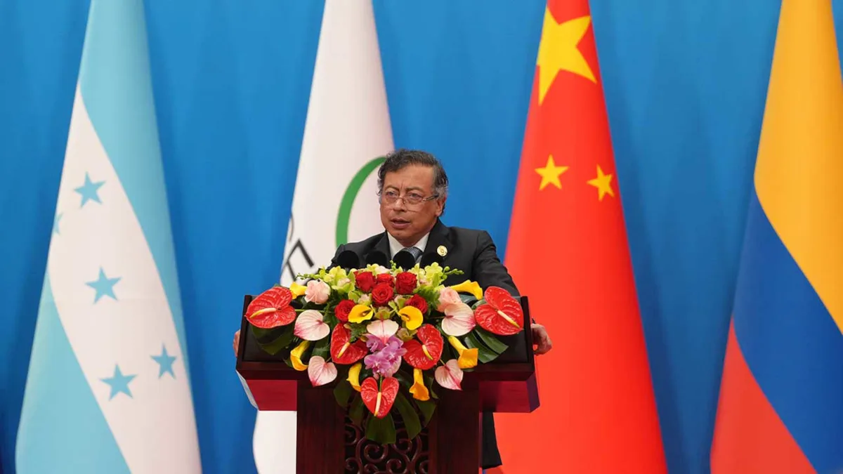 En su intervención en la IV Reunión Ministerial del Foro China-Celac en Beijing, el mandatario hizo un llamado a replantear el rumbo de la humanidad a través de un nuevo paradigma de cooperación internacional que supere las lógicas del Estado-nación y abrace el "diálogo de civilizaciones" como base política, histórica y antropológica para el futuro global - Foto: Presidencia