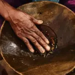 La propuesta contempla la inclusión de un nuevo delito ambiental en el Código Penal colombiano, con el objetivo de sancionar con penas de prisión y multas ejemplares a quienes promuevan o faciliten el uso ilegal del mercurio en actividades como la extracción de oro, una práctica que afecta gravemente al medio ambiente, a la salud humana y a las fuentes hídricas - Foto: ANM