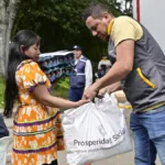 Cada paquete contiene 19 artículos que incluyen canasta de huevos, aceite, arroz, café, avena, frijoles, lentejas, pasta, azúcar, panela, atún y sardinas. La selección responde a una estrategia de atención alimentaria integral, que contempla los distintos grupos nutricionales y busca garantizar el derecho a la alimentación digna de las comunidades étnicas desplazadas - Foto: Prosperidad Social