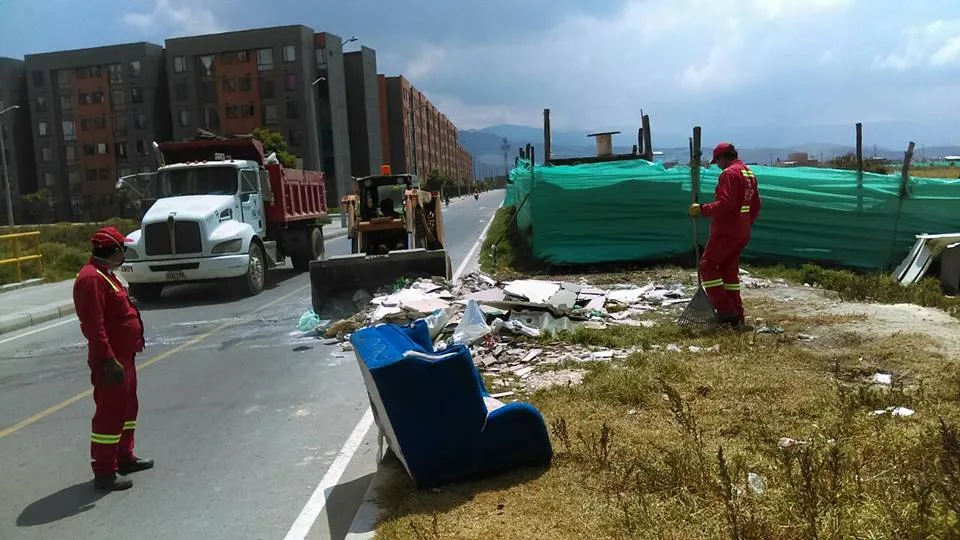 a representante Alexandra Vásquez insistió en que hará una solicitud de medida de vigilancia e inspección por parte de la Delegada de Acueducto, Alcantarillado y Aseo frente al control tarifario de Urbaser - Foto: Facebook Urbaser Soacha
