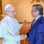 El presidente Petro también abordó el tema de la paz, y le expresó al Papa su preocupación por el accionar de la guerrilla del ELN, indicando que “se le olvidó su sentido revolucionario y asesinan campesinos en Colombia"- Foto: Prensa Vaticano