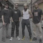 Verum West se destaca en sus composiciones por explorar y a veces abusar del sonido del progressive metalcore. La estridencia no se hace extrañar en las partes más contundentes y pesadas de la canción explorando riffs y acordes muy particulares - Foto: Verum West