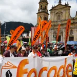 La jornada del 28 de mayo se desarrolló en un contexto de tensión entre el Ejecutivo y el Legislativo, luego de que el Senado rechazara la propuesta de consulta popular impulsada por el presidente Gustavo Petro. Las movilizaciones buscaban presionar al Congreso para que avance en las reformas sociales propuestas por el gobierno - Foto: X/@fecode