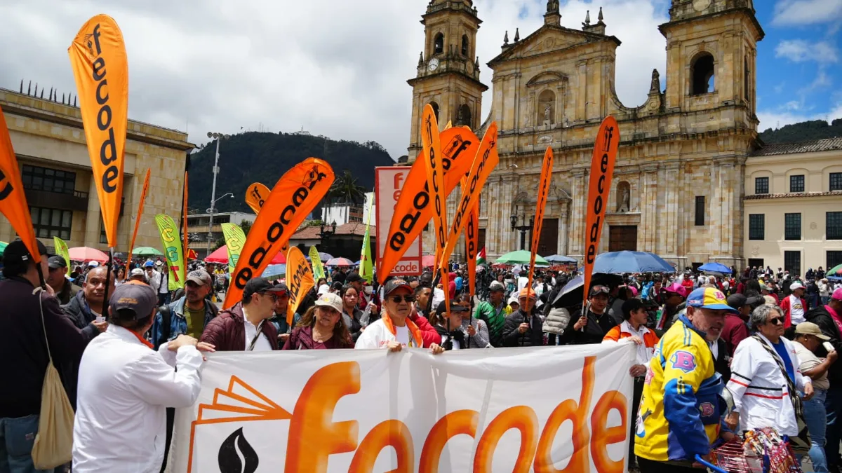 La jornada del 28 de mayo se desarrolló en un contexto de tensión entre el Ejecutivo y el Legislativo, luego de que el Senado rechazara la propuesta de consulta popular impulsada por el presidente Gustavo Petro. Las movilizaciones buscaban presionar al Congreso para que avance en las reformas sociales propuestas por el gobierno - Foto: X/@fecode