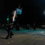 Una nueva noche de enfrentamientos entre la UNDMO y los encapuchados se vivió alrededor del CAI La Gaitana, el 27 de mayo - Foto: Esteban Pérez
