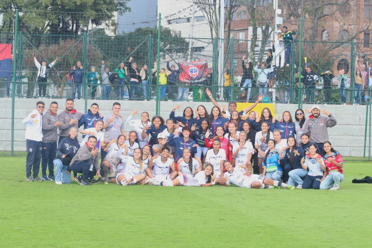 Todo el equipo celebró estos tres puntos como si fueran una final. Las amix han logrado mantener el ánimo en medio de una complicada campaña - Foto: Ronald Cano