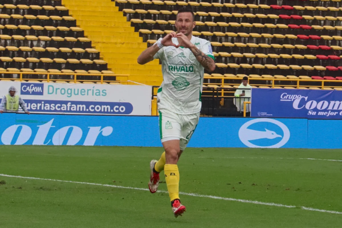 El argentino Luciano Pons anotó un doblete en la goleada contra La Equidad - Foto: Ronald Cano