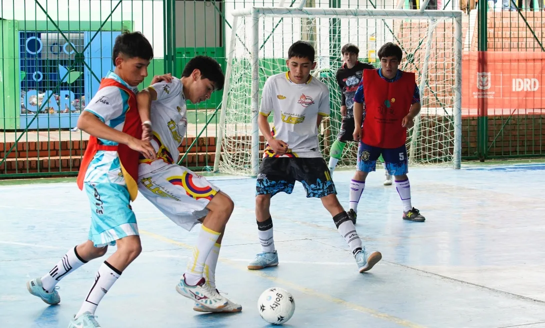 Este evento deportivo, eje del programa Equipo Bogotá, promueve el juego limpio, el respeto y el trabajo en equipo entre los jóvenes de la ciudad - Foto: IDRD