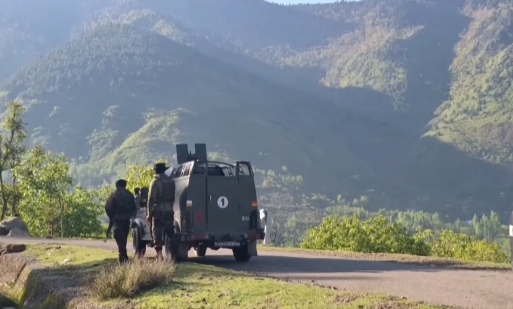 Pakistán condenó enérgicamente los ataques, calificándolos de "acto de guerra" y reportó al menos ocho muertos y 35 heridos, incluyendo civiles y daños en infraestructuras como mezquitas - Foto: Captura Vídeo Redes Sociales