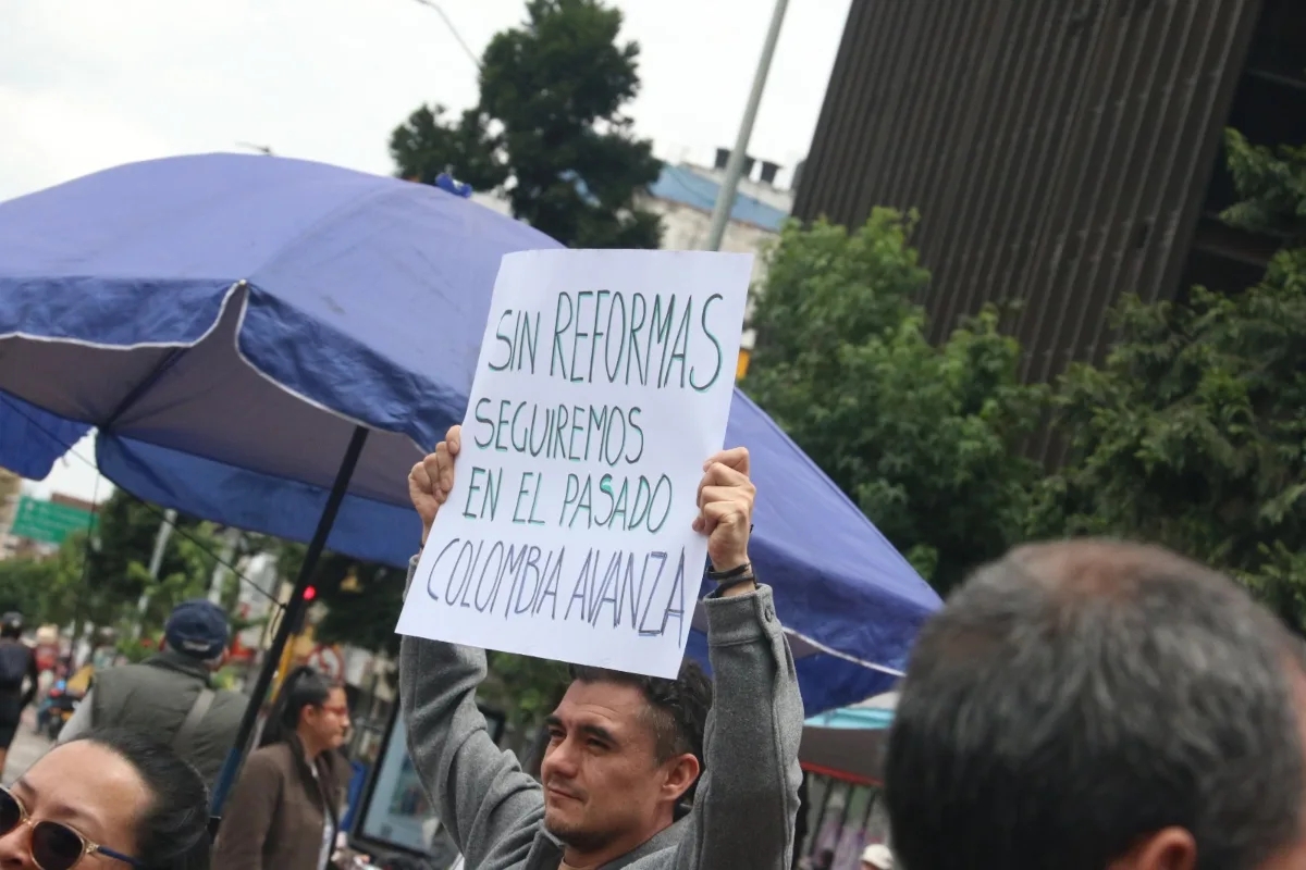 En Bogotá, las movilizaciones comenzarán desde tempranas horas de la mañana en distintos puntos de la ciudad. El 28 de mayo, se espera una gran marcha que partirá del Parque Nacional hacia la Plaza de Bolívar a las 9:00 a.m. Además, se realizarán plantones en lugares como el Portal de Las Américas y la Universidad Pedagógica Nacional - Foto: Archivo/Ronald Cano
