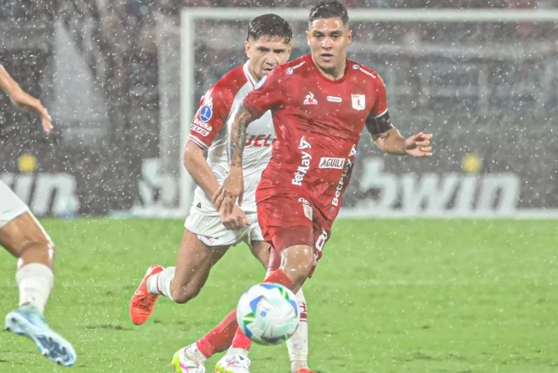 La lluvia fue la principal protagonista del partido de este campeonato de Conmebol. El campo del Pascual Guerrero fue un escenario complejo para el fútbol de la mano de las fuertes precipitaciones que se presentan en todo el país por estos días - Foto: X/@AmericadeCali