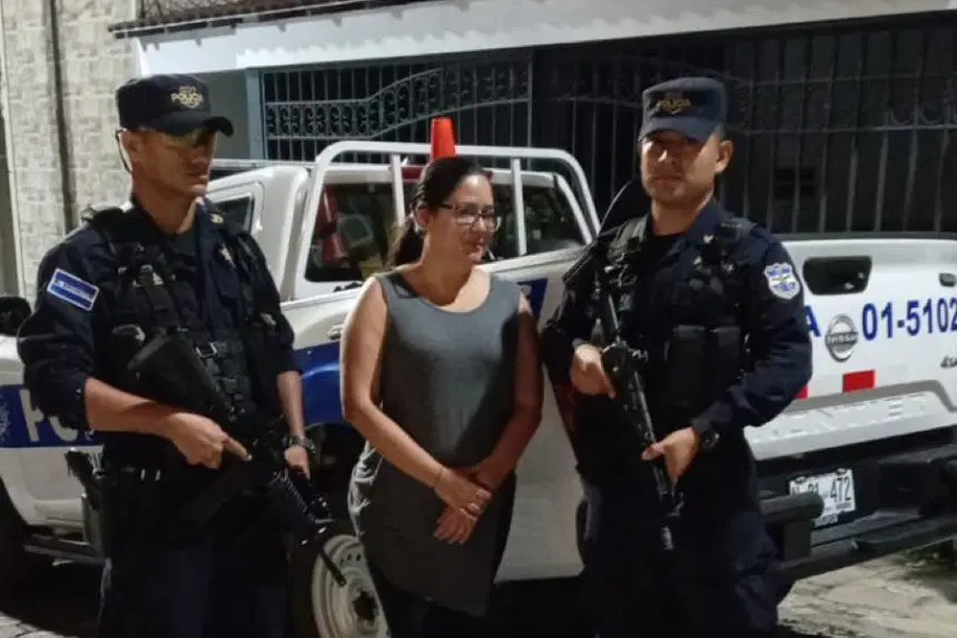 López Alfaro, de 47 años, se desempeñaba como jefa de la Unidad de Anticorrupción y Justicia de Cristosal, una organización regional comprometida con la defensa de los derechos humanos. Su trabajo se centraba en la documentación de violaciones de derechos y la promoción de la transparencia en la gestión pública - Foto: Redes Sociales