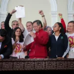 El pasado 1 de mayo, el presidente Gustavo Petro radicó la propuesta de la Consulta Popular, que volverá a presentar, luego de su hundimiento en la plenaria del Senado. - Foto: Juan Diego Cano/Presidencia