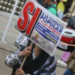 En medio de esta crisis institucional, el presidente Gustavo Petro intervino a través de redes sociales, afirmando que el pueblo colombiano debe reunirse en cabildos abiertos para deliberar y tomar decisiones sobre este tipo de reformas estructurales - Foto: Archivo/Ronald Cano