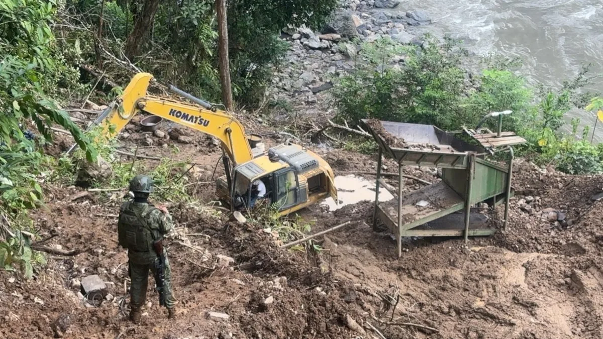 El Ejército Ecuatoriano viene realizando operativos contra la minería ilegal en la zona. Los Choneros y los Comandos de Frontera tienen una pugna por este negocio ilegal - Foto: Ejército de Ecuador