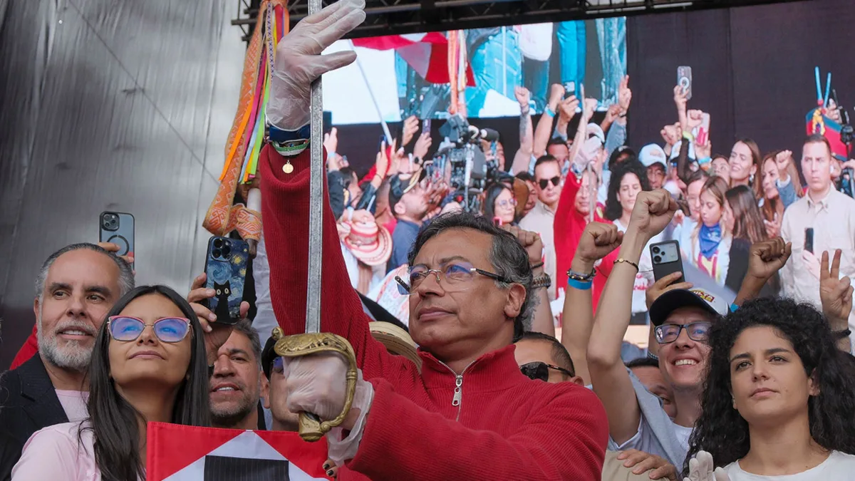 El recorrido finalizó con una declaración: “Venimos con la espada, venimos con la Guardia del Ejército Libertador, venimos con el pueblo, pero venimos desarmados. No vendremos armados otra vez, pero el pueblo vendrá por su poder” - Foto: Andrea Puente/Presidencia
