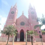 Jericó es un lugar donde la espiritualidad se funde con la cultura cafetera y el arte. Sus calles de piedra, fachadas coloridas y aire colonial, crean el escenario perfecto para una experiencia que despierta los sentidos, rodeada de paisajes que invitan a adentrarse en su cultura y tradiciones - Foto: Ronald Cano