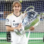 A sus 39 años, Modrić se despide no solo como un referente en el terreno de juego, sino también como un símbolo de liderazgo, humildad y profesionalismo. Su legado es inseparable del centro del campo que compartió con Toni Kroos y Casemiro, una tríada que marcó una era en el fútbol europeo - Foto: X/@realmadrid