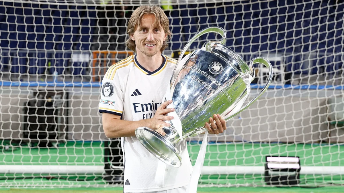 A sus 39 años, Modrić se despide no solo como un referente en el terreno de juego, sino también como un símbolo de liderazgo, humildad y profesionalismo. Su legado es inseparable del centro del campo que compartió con Toni Kroos y Casemiro, una tríada que marcó una era en el fútbol europeo - Foto: X/@realmadrid