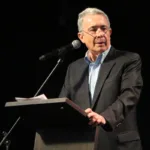 En ese sentido, recordó que cuando fue gobernador de Antioquia, las Autodefensas Unidas de Colombia (AUC) intentaron atentar contra su vida, lo que para él es prueba de su postura en contra del paramilitarismo. Rechazó de nuevo haber tenido alguna cercanía con esas estructuras ilegales - Foto: Archivo/ Centro Democrático
