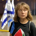 Durante su detención, Greta Thunberg publicó un video en sus redes, calificando la acción como un “secuestro en aguas internacionales”, y reiteró el carácter “pacífico y humanitario” de la misión - Foto: Ministerio de Asuntos Exteriores de Israel