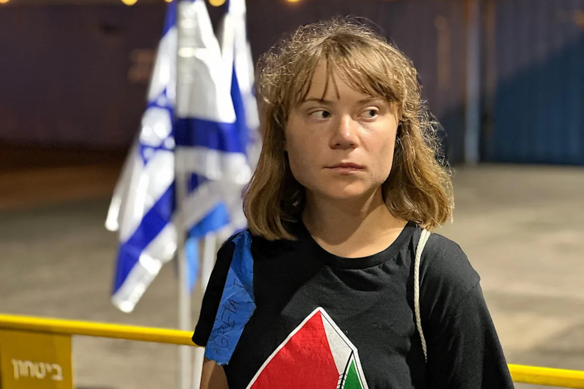 Durante su detención, Greta Thunberg publicó un video en sus redes, calificando la acción como un “secuestro en aguas internacionales”, y reiteró el carácter “pacífico y humanitario” de la misión - Foto: Ministerio de Asuntos Exteriores de Israel