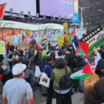 Durante la administración de Donald Trump, muchas de las recomendaciones del Proyecto Esther han sido implementadas o consideradas. Por ejemplo, se han emitido órdenes ejecutivas que permiten la deportación de estudiantes extranjeros involucrados en protestas pro-palestinas - Foto: Felton Davis