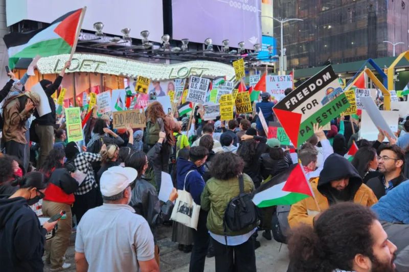 Durante la administración de Donald Trump, muchas de las recomendaciones del Proyecto Esther han sido implementadas o consideradas. Por ejemplo, se han emitido órdenes ejecutivas que permiten la deportación de estudiantes extranjeros involucrados en protestas pro-palestinas - Foto: Felton Davis