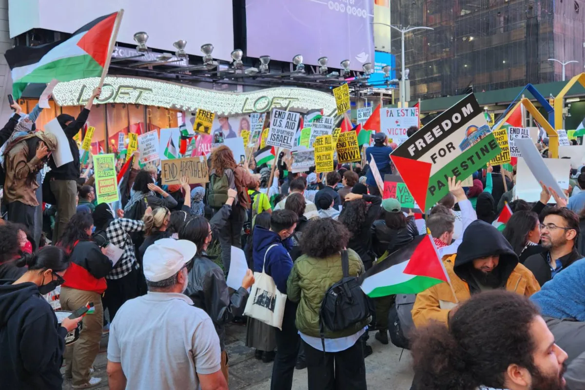 Durante la administración de Donald Trump, muchas de las recomendaciones del Proyecto Esther han sido implementadas o consideradas. Por ejemplo, se han emitido órdenes ejecutivas que permiten la deportación de estudiantes extranjeros involucrados en protestas pro-palestinas - Foto: Felton Davis