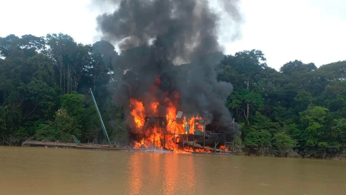 ​En operaciones conjuntas con el Ejército ​de Brasil, fueron destruidas ocho estructuras de minería ilegal en el Amazonas - Foto: Ministerio de Defensa