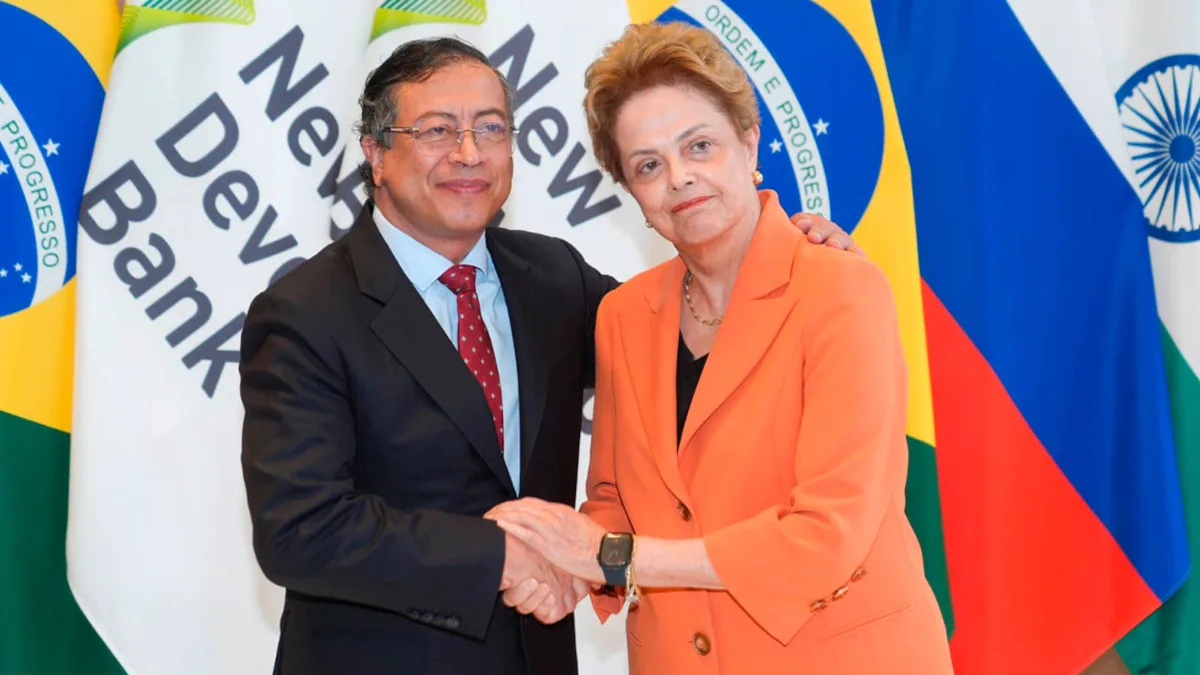 Presidente Gustavo Petro y Dilma Rousseff, presidenta del Nuevo Banco de Desarrollo de los BRICS, durante la pasada gira del mandatario colombiano a China - Foto: Cancillería