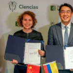 La ministra de Ciencias, Yesenia Olaya, y el Embajador de China en Colombia, Zhu Jingyang, firmaron un memorando de entendimiento para la cooperación entre los dos países en Inteligencia Artificial y Ciencias Cuánticas - Foto: Ministerio de las Ciencias