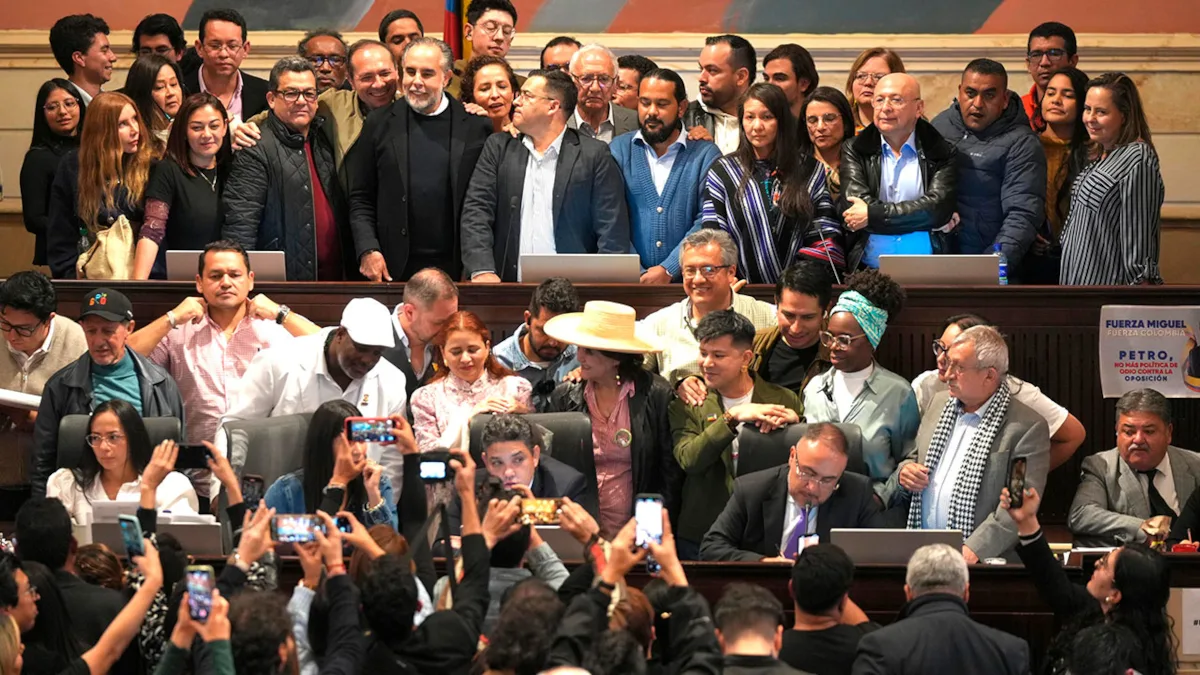 Con 104 votos por el sí, la Cámara le dio vía libre a la iniciativa que había sido devuelta al Congreso para subsanar un vicio de procedimiento, porque no hubo debate a una proposición que establecía que se adoptara el texto que había sido aprobado en Senado - Foto: Presidencia