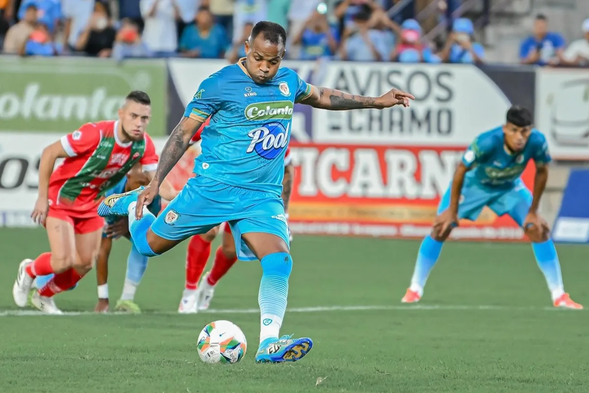 Andrés Rentería del equipo celeste, fue una de las grandes figuras del campeonato y quien abrió el marcador hoy para Jaguares - Foto: Jaguares de Córdoba