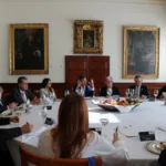 ​El presidente Gustavo Petro se reunió este lunes con representantes de la iglesia católica, del Congreso, las Cortes y los organismos de control. - Foto: Presidencia