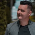 "Esta canción habla de lo que muchos viven día a día: sueños que se enfrentan con la desilusión. Quiero llegar a muchos corazones en diferentes países, porque este género es muy global, y esta historia es universal", comenta Ángel García - Foto: Ángel García