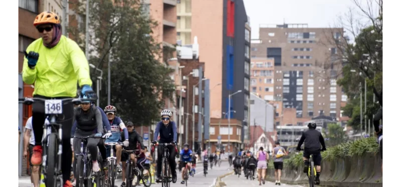 “Si hay algo que nos llena de orgullo, es la Ciclovía, uno de los programas más queridos por todos y todas, un símbolo de ciudad abierta, activa y en movimiento. Ampliarla es avanzar en nuestra meta de tener una Bogotá donde el espacio público se viva con seguridad, alegría, y salud para los que la disfrutamos cada domingo”, destacó Carlos Fernando Galán, alcalde de Bogotá - Foto: IDRD