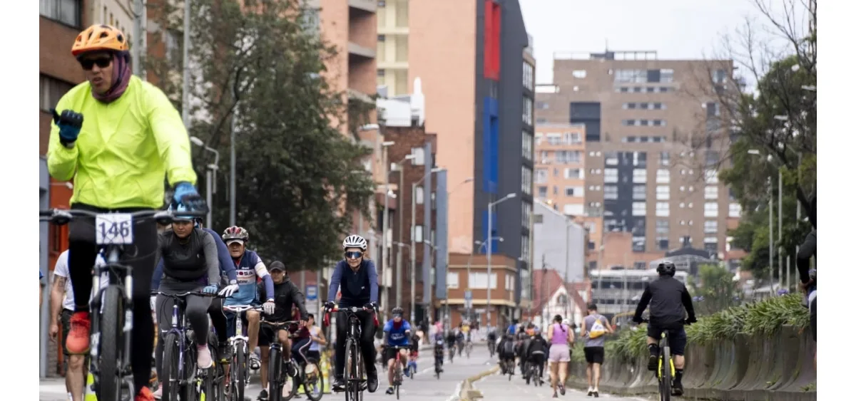 “Si hay algo que nos llena de orgullo, es la Ciclovía, uno de los programas más queridos por todos y todas, un símbolo de ciudad abierta, activa y en movimiento. Ampliarla es avanzar en nuestra meta de tener una Bogotá donde el espacio público se viva con seguridad, alegría, y salud para los que la disfrutamos cada domingo”, destacó Carlos Fernando Galán, alcalde de Bogotá - Foto: IDRD