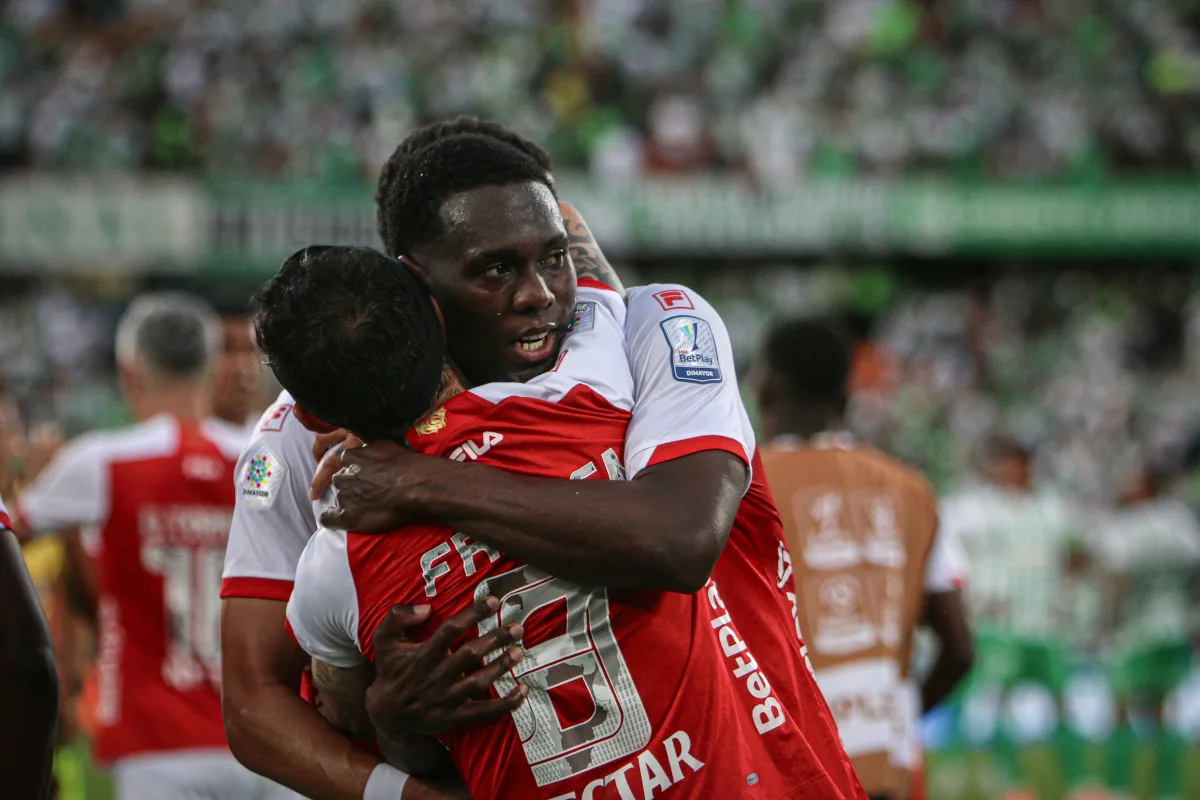 Santa Fe logró remontar y ahora es líder del grupo B de los cuadrangulares semifinales - Foto: X/@SantaFe