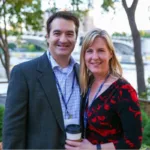 La primera víctima fue la expresidenta de la Cámara estatal, Melissa Hortman, de 55 años, quien falleció junto con su esposo Mark Hortman en su vivienda de Brooklyn Park, en lo que el gobernador Tim Walz declaró como un “‘asesinato políticamente motivado’” - Foto: X/@julieblaha