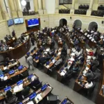 El paso a conciliación legislativa implica que una comisión integrada por representantes de ambas cámaras deberá acordar un texto unificado. Si logran consenso, la iniciativa pasará a sanción presidencial por parte del presidente Gustavo Petro - Foto: X/@SenadoGovCo