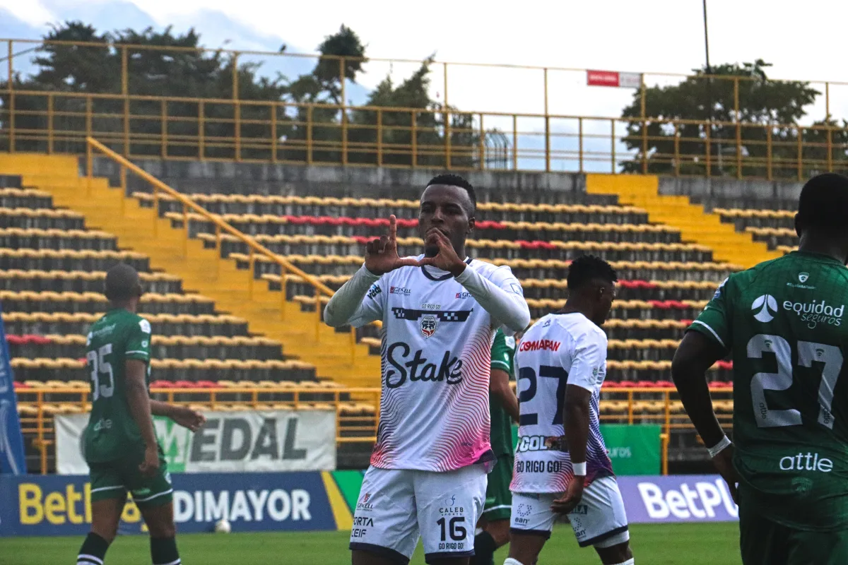 Kelvin Flórez fue el autor del segundo tanto para los "amix" que los clasifica a la siguiente fase de la Copa BetPlay - Foto: Ronald Cano