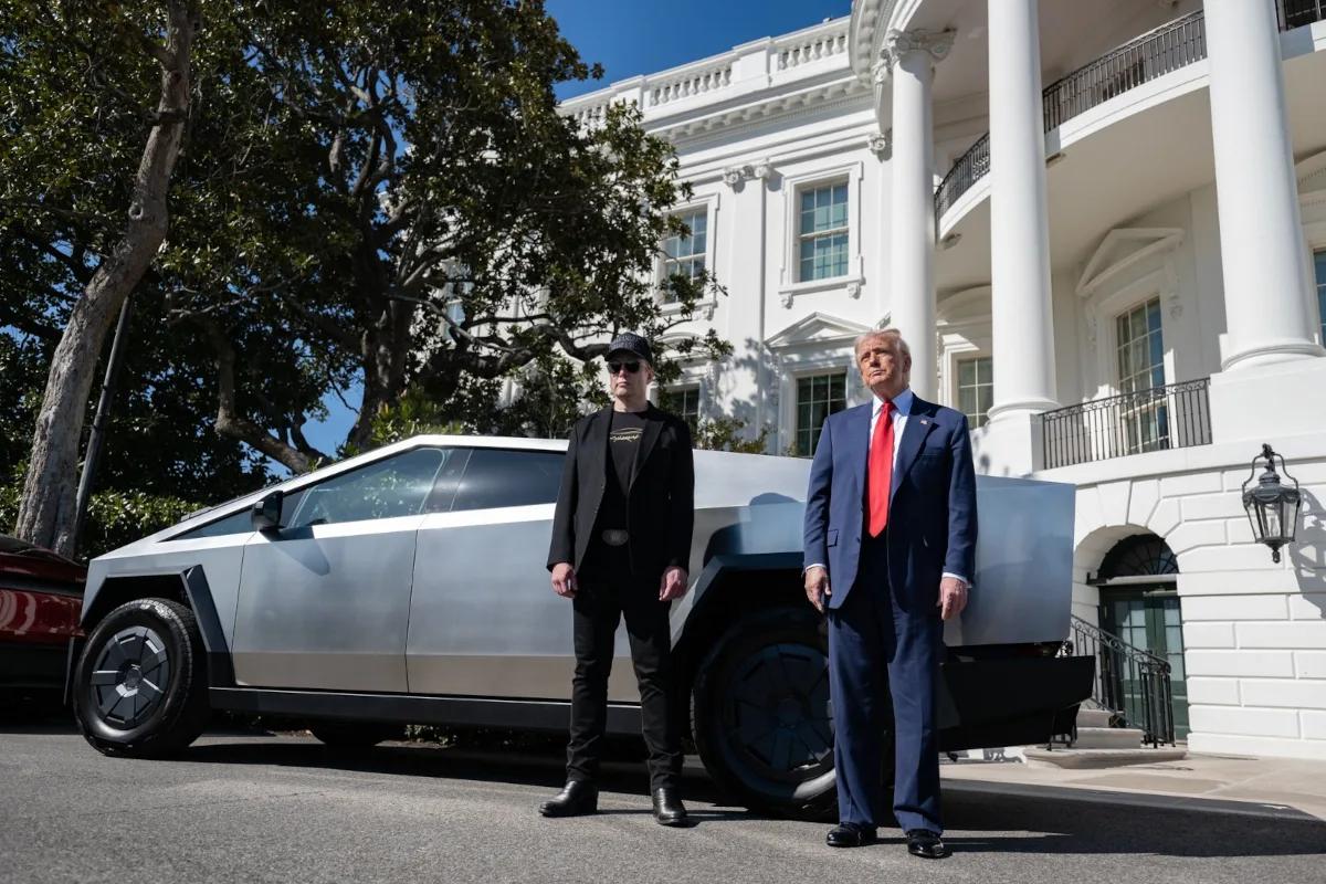 Lo que antes eran mensajes de respaldo, ahora se convirtieron en críticas abiertas. Desde sus respectivas redes sociales, X (propiedad de Musk) y TruthSocial (plataforma de Trump), ambos han iniciado una guerra de declaraciones sin precedentes - Foto: Casa Blanca