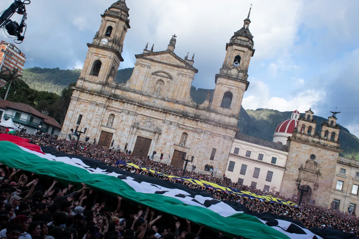 La difusión contó con el apoyo de más de 200 medios comunitarios y alternativos: emisoras, portales web y generadores de contenidos en redes sociales que fueron acreditados para realizar el cubrimiento - Foto: RTVC