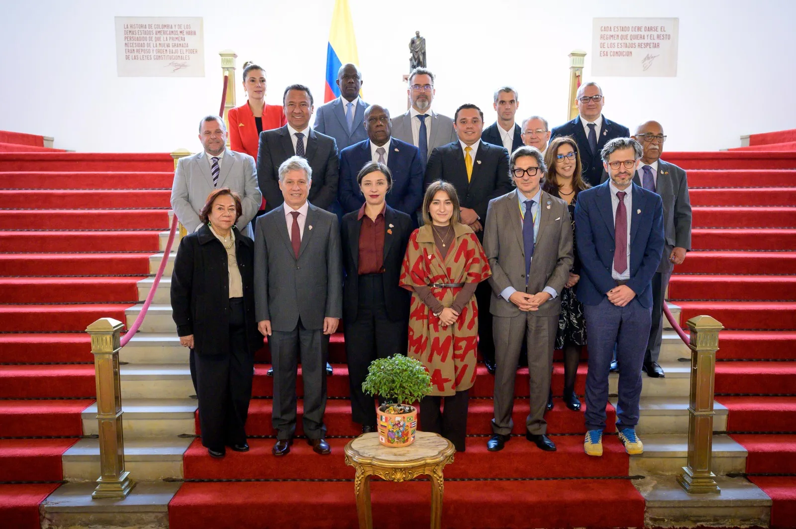 La ministra de Relaciones Exteriores de Colombia, Laura Sarabia; la ministra de Agricultura y Desarrollo Rural, Martha Carvajalino; el ministro de Desarrollo Agrario y Agricultura Familiar de Brasil, Paulo Teixeira, y el representante de la FAO en Colombia, Agustín Zimmermann, explicaron las razones por las cuales el país de la belleza acogerá este evento cumbre para las políticas existentes alrededor de la tenencia de la tierra y su uso sostenible - Foto: Cancillería