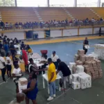 Desde hace dos semanas se inició el descargue de vehículos que transportan kits de asistencia humanitaria destinados a atender a más de 5.700 familias damnificadas por inundaciones y deslizamientos registrados en diversas zonas del distrito - Foto: UNGRD
