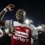 Hugo Rodallega es el gran baluarte de Independiente Santa Fe, sus goles han sido valiosos a través del camino de los cardenales a la final - Foto: X/@SantaFe