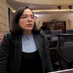 “A Armando Benedetti le incomoda tanto que le digan la verdad que, con tal de callarme, me denunció en la Corte Suprema. Por más acostumbrado que usted esté a amenazar, chantajear y amedrentar a quien ose cuestionarlo, le quiero decir que no le tengo miedo”, señaló Pedraza - Foto: Prensa Jennifer Pedraza